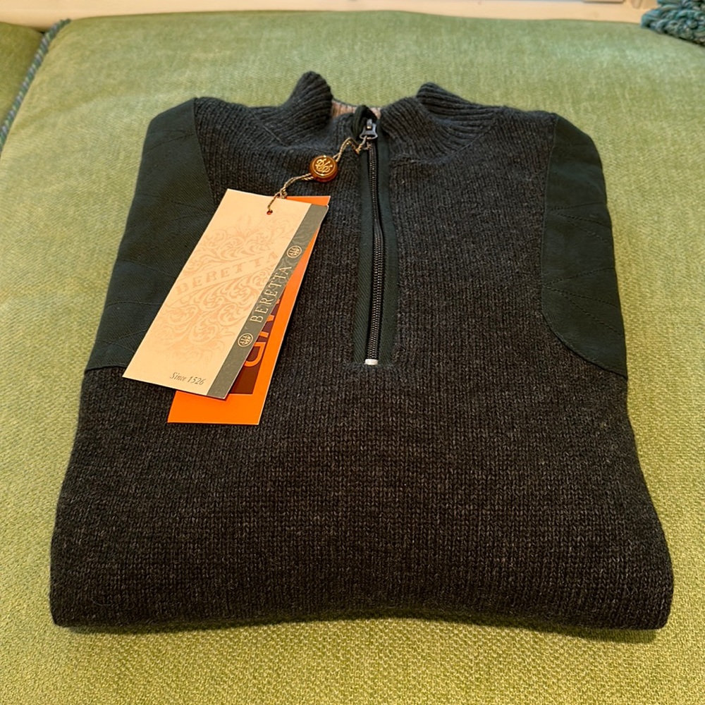 Beretta quarter zip, size medium